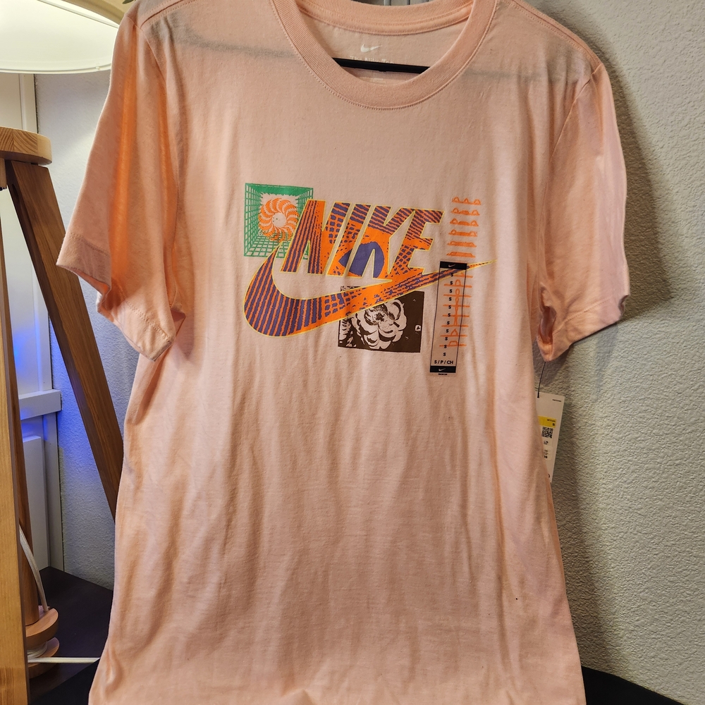 Nike Graphic T-Shirt in Peach